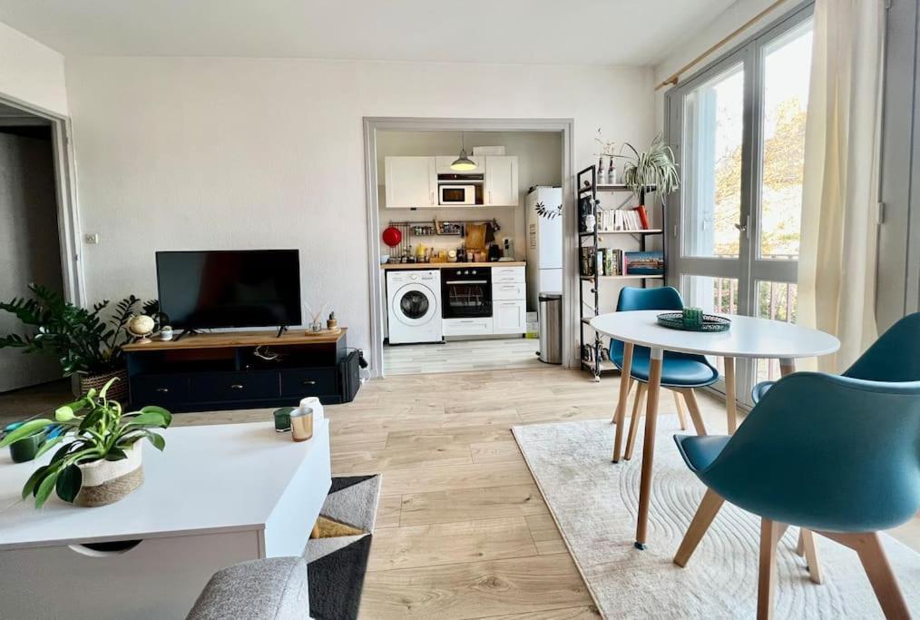 Apartament Le P'Tit Anatole - Joli T2 Avec Parking Poitiers Zewnętrze zdjęcie