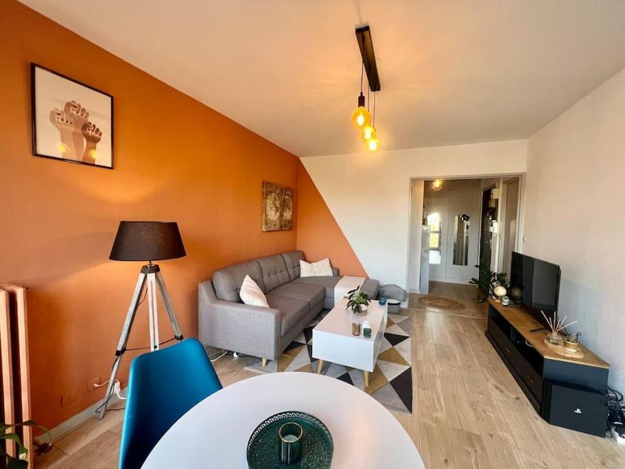 Apartament Le P'Tit Anatole - Joli T2 Avec Parking Poitiers Zewnętrze zdjęcie