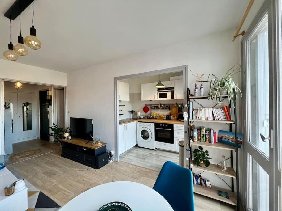 Apartament Le P'Tit Anatole - Joli T2 Avec Parking Poitiers Zewnętrze zdjęcie